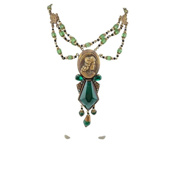 Beautiful Green Glass Reworked Czech Pendant Necklace (A8583) - Picture 4 of 6